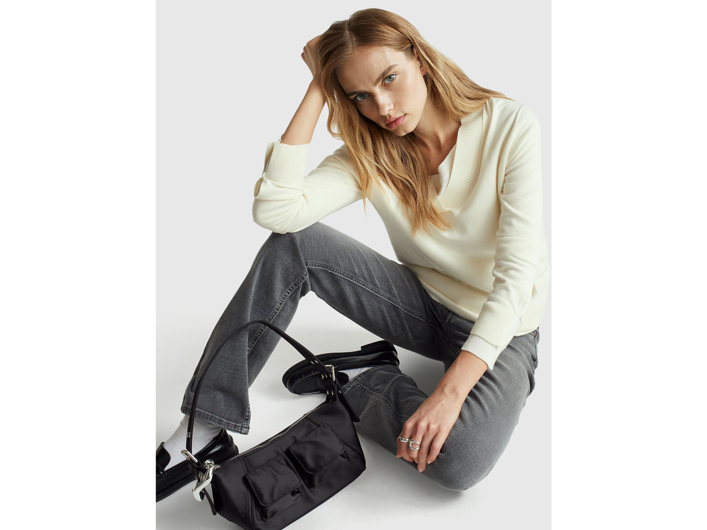 V NECK SWEATER L/S Women image number 3